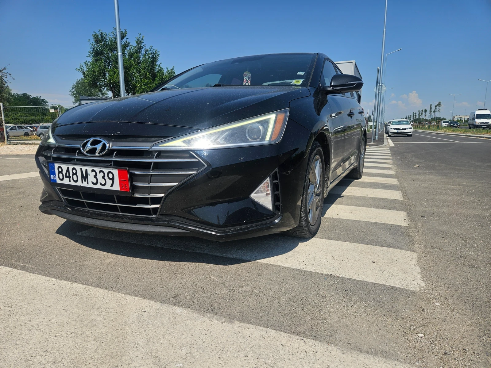 Hyundai Elantra 2.0 бензин автомат , снимка 3 - Автомобили и джипове - 55105323