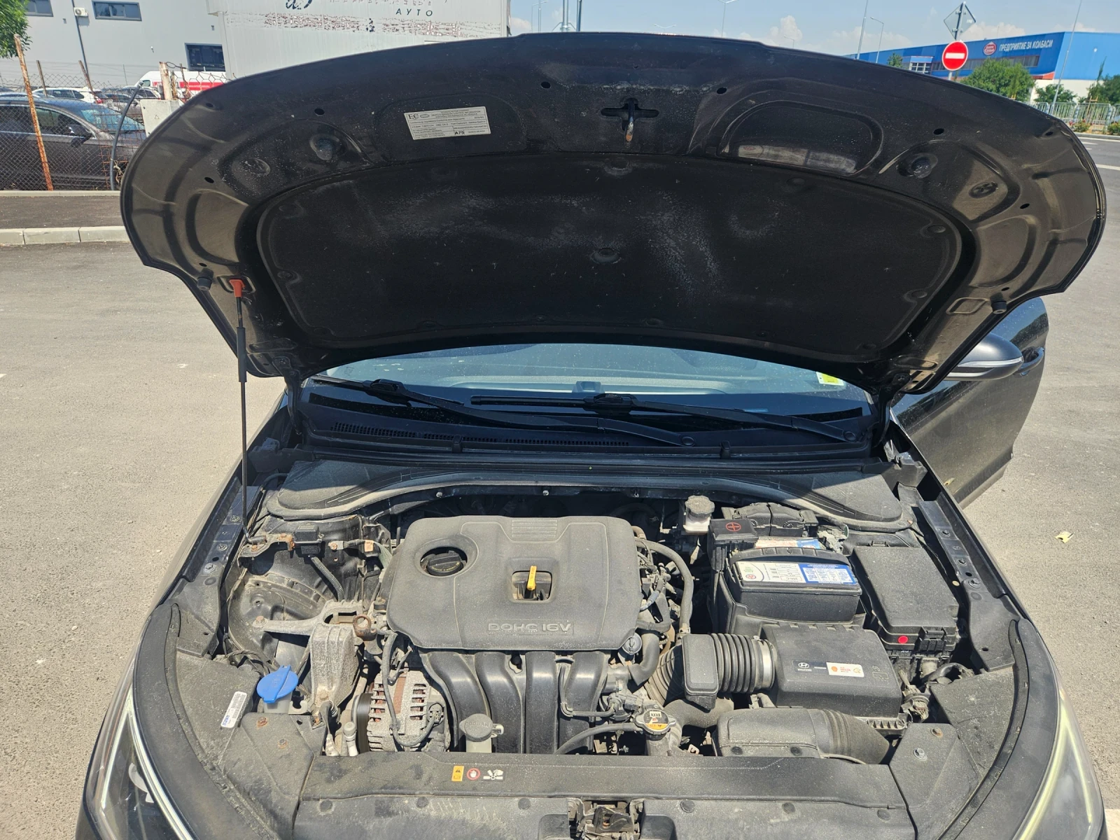 Hyundai Elantra 2.0 бензин автомат , снимка 9 - Автомобили и джипове - 55105323