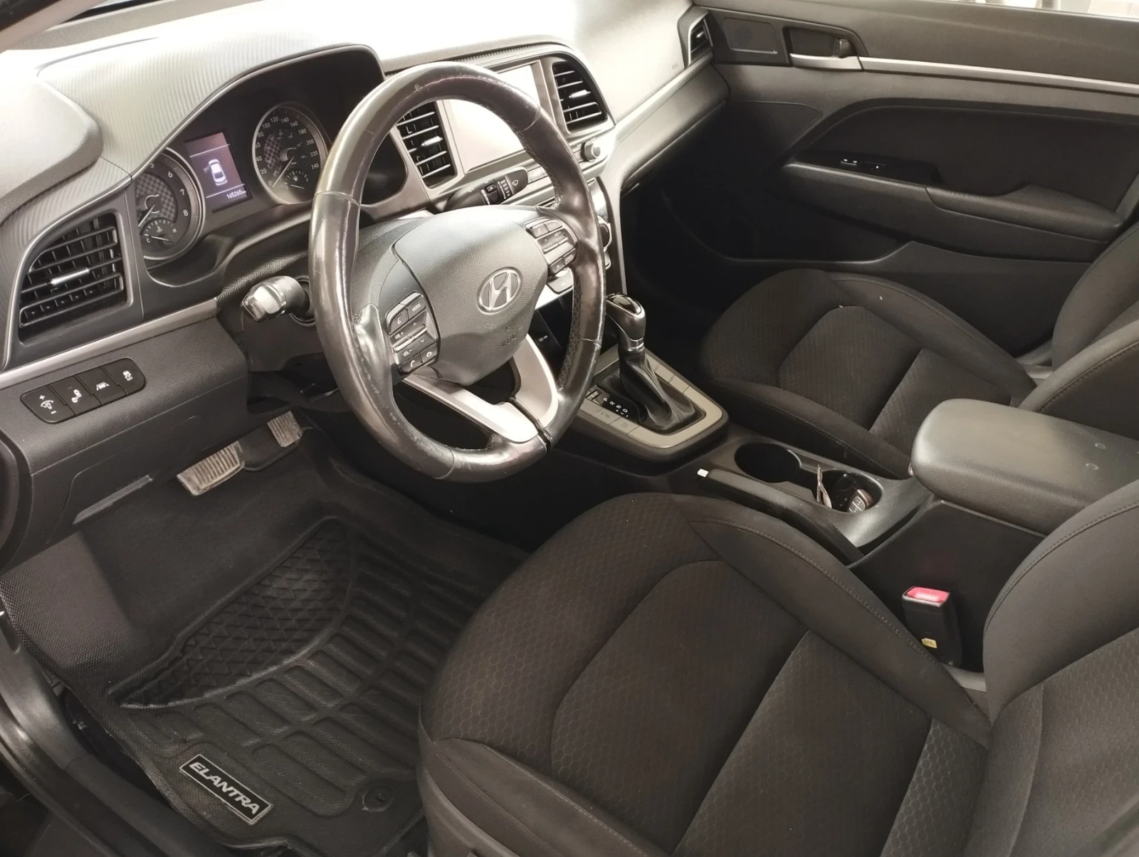 Hyundai Elantra 2.0 бензин автомат , снимка 12 - Автомобили и джипове - 55105323