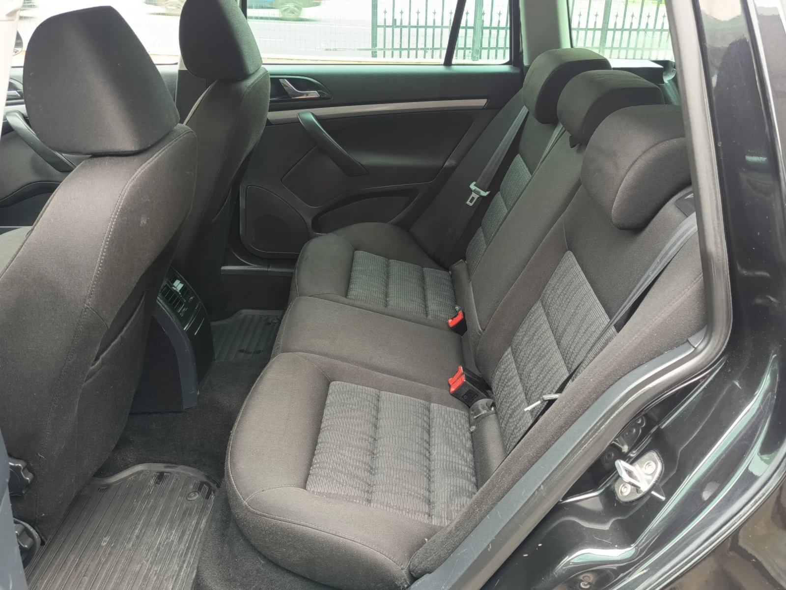 Skoda Octavia 1.6tdi 4x4, снимка 10 - Автомобили и джипове - 55211738