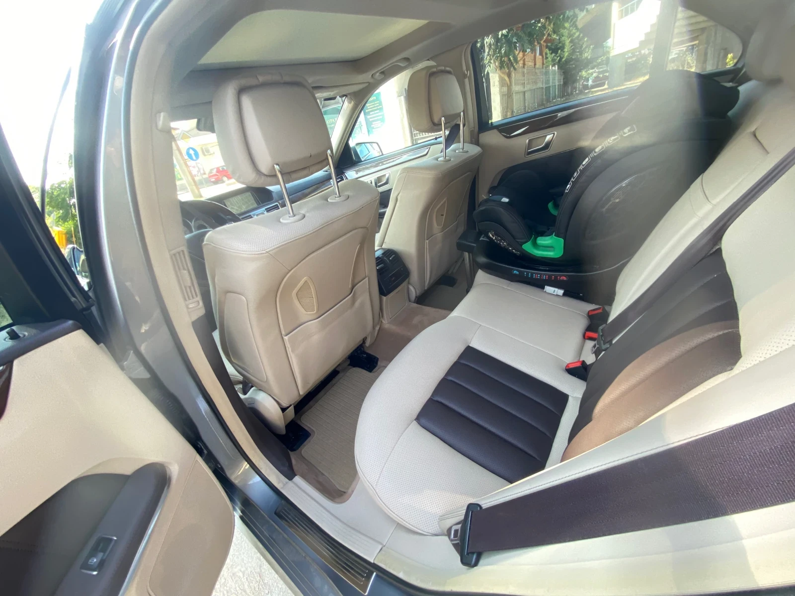 Mercedes-Benz E 350 Bluetec DISTRONIC, снимка 13 - Автомобили и джипове - 55803327