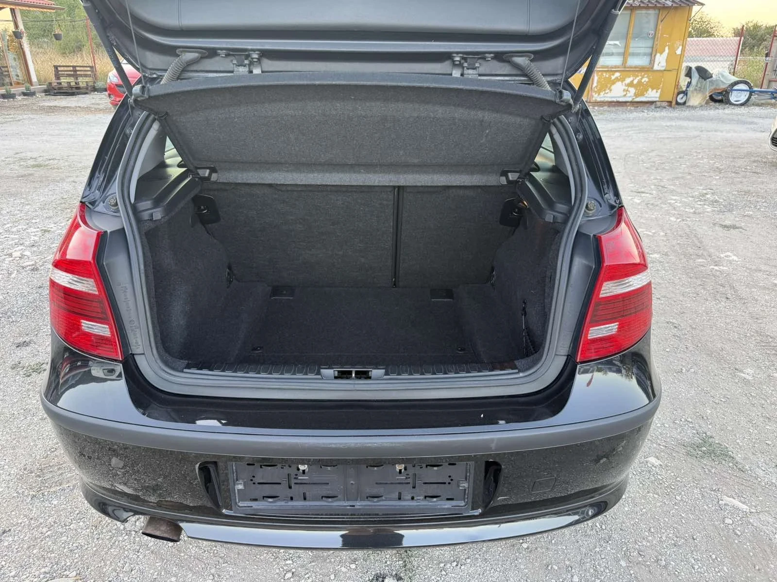 BMW 116 116 I ЧИСТО НОВ 117000км, снимка 8 - Автомобили и джипове - 55993784
