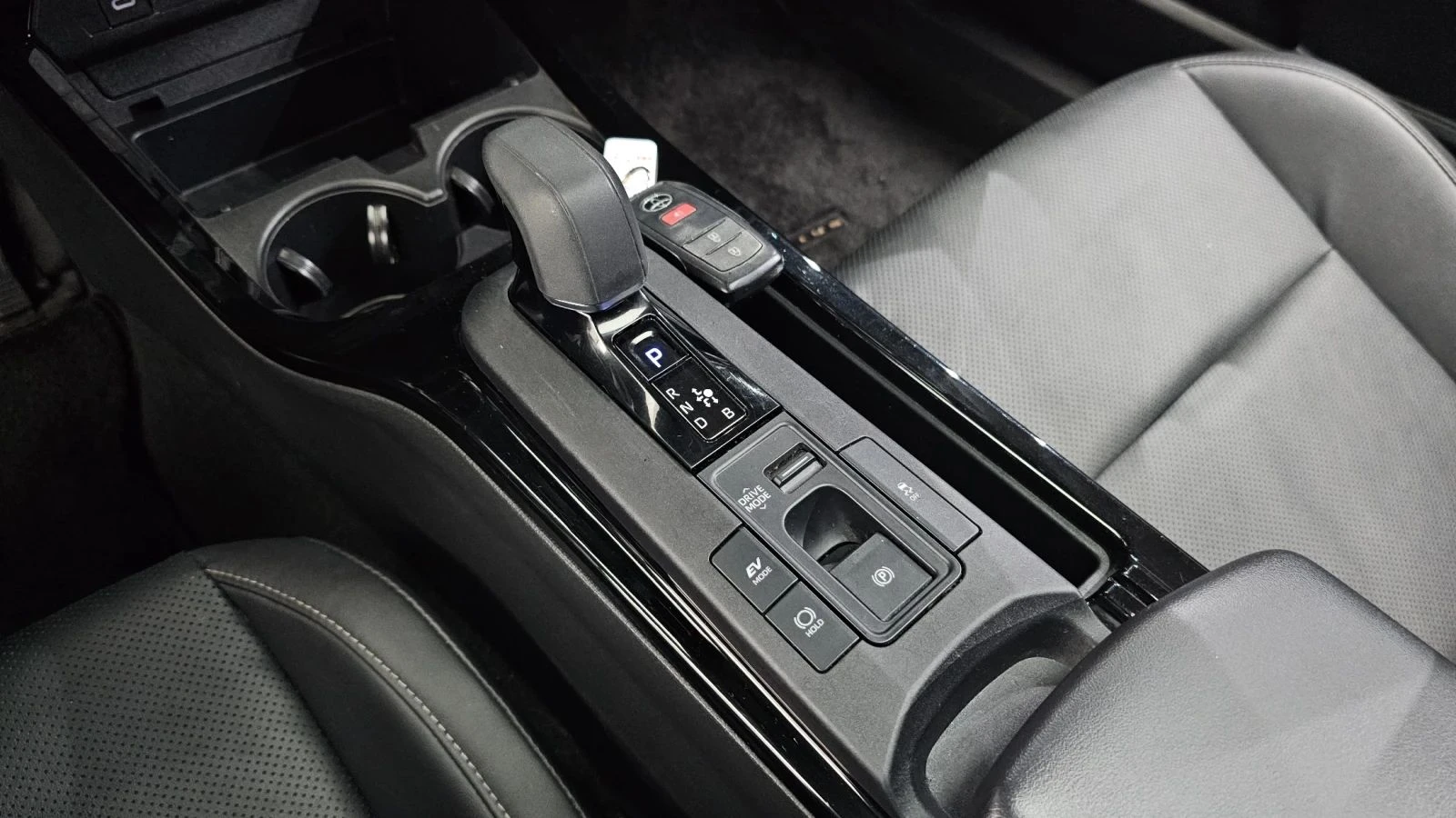 Toyota Prius, снимка 9 - Автомобили и джипове - 56689650
