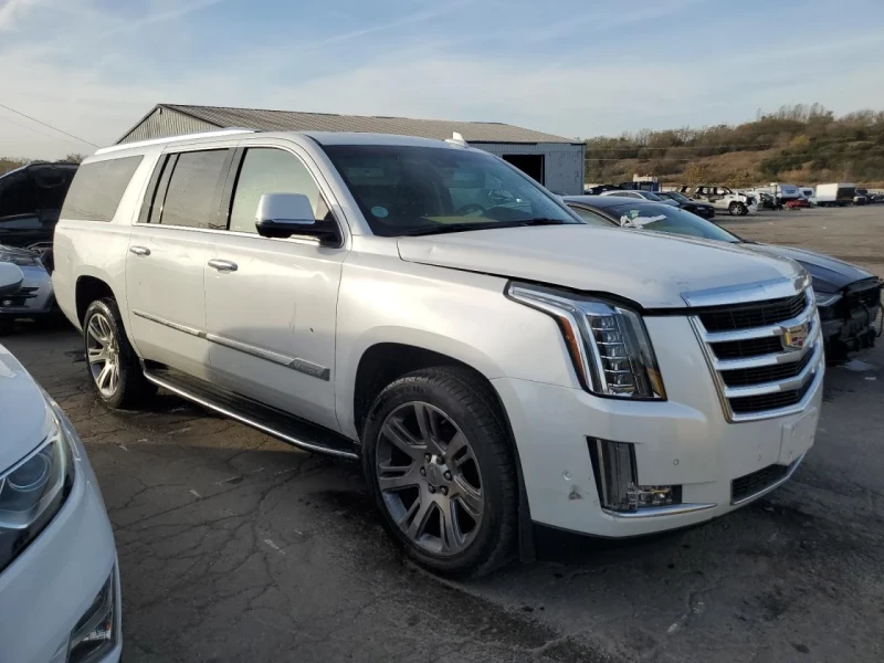 Cadillac Escalade, снимка 4 - Автомобили и джипове - 49481456