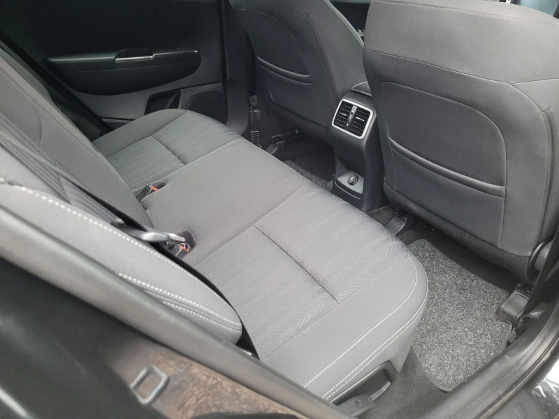 Kia Sportage Silber 1.6 EURO 6B, снимка 12 - Автомобили и джипове - 52664098