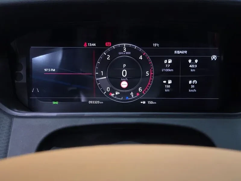 Land Rover Range Rover Velar, снимка 8 - Автомобили и джипове - 54515158