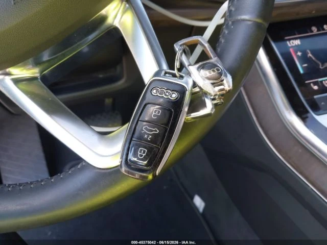 Audi Q8 * PREMIUM* 55TFSI* QUATTRO* FULL* , снимка 10 - Автомобили и джипове - 55130537
