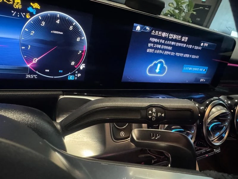 Mercedes-Benz GLB35AMG 2.0 Automatic, снимка 9 - Автомобили и джипове - 55826638