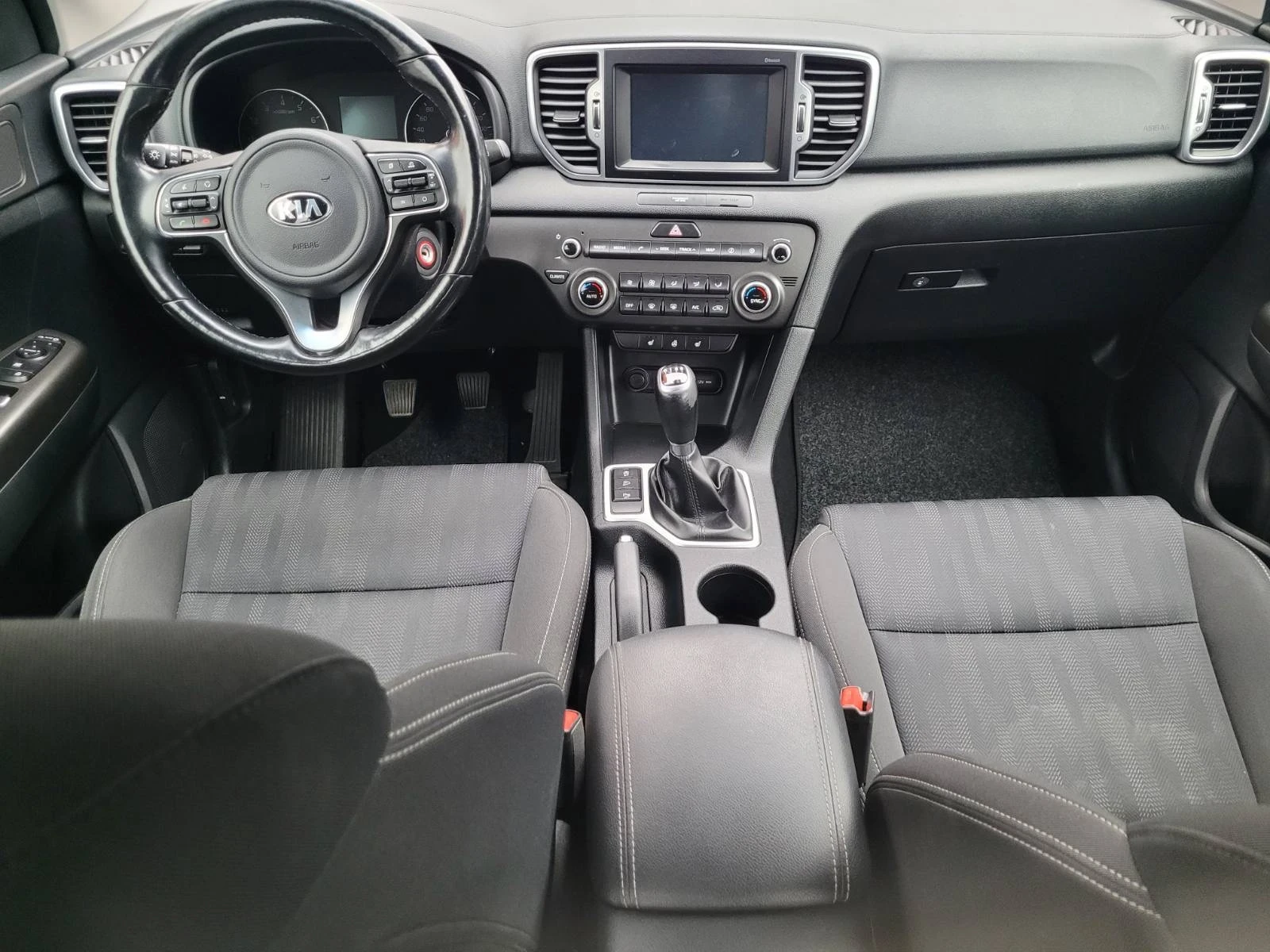 Kia Sportage Silber 1.6 EURO 6B - изображение 9