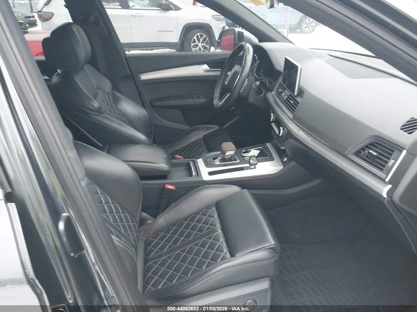 Audi SQ5 PREMIUM PLUS С РЕГИСТРАЦИЯ & АВТО КРЕДИТ, снимка 11 - Автомобили и джипове - 53876012