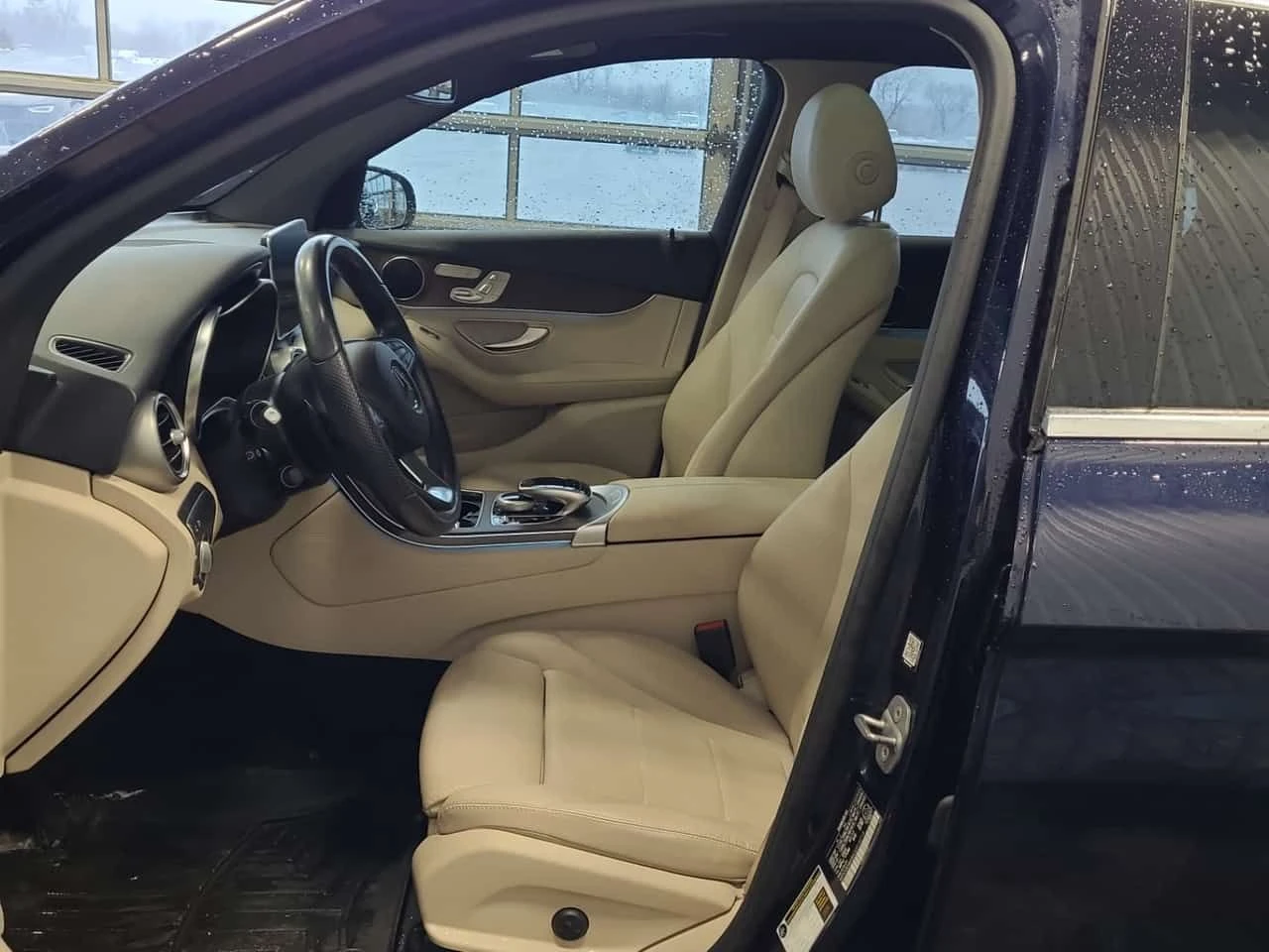 Mercedes-Benz GLC 300 4MATIC* DISTRONIC* 360КАМЕРИ* ПАНОРАМА* , снимка 5 - Автомобили и джипове - 54183676