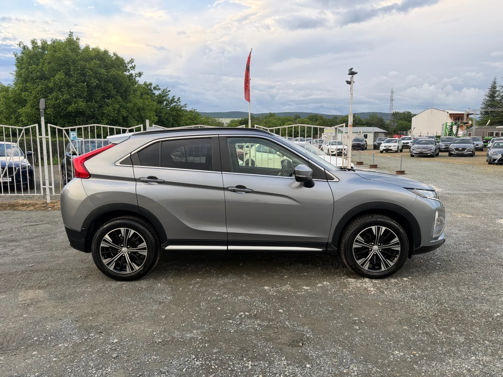Mitsubishi Eclipse Cross 4X4 / БЕНЗИН / 360 КАМЕРА / ДИСТРОНИК / ЕВРО6F , снимка 4 - Автомобили и джипове - 54646562