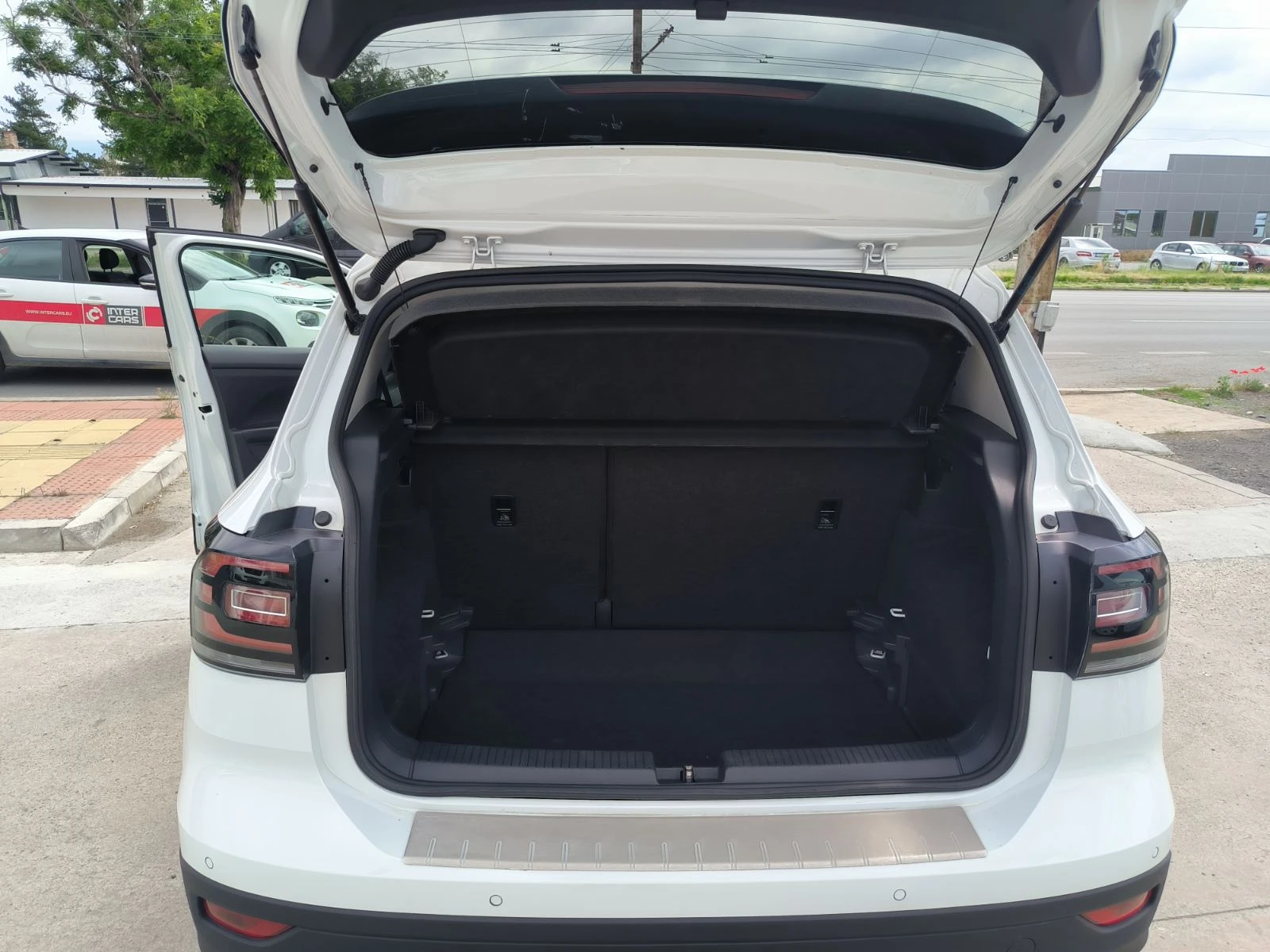 VW T-Cross 1.6d-Navi-Euro-6D-Automat, снимка 11 - Автомобили и джипове - 54747565