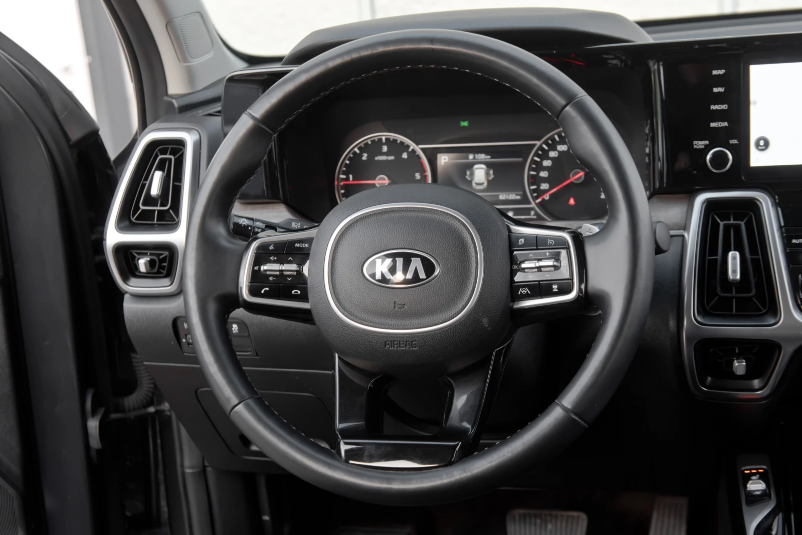 Kia Sorento 2.2 CRDI 4x4 Джойстик 8 скорости, снимка 11 - Автомобили и джипове - 54830777
