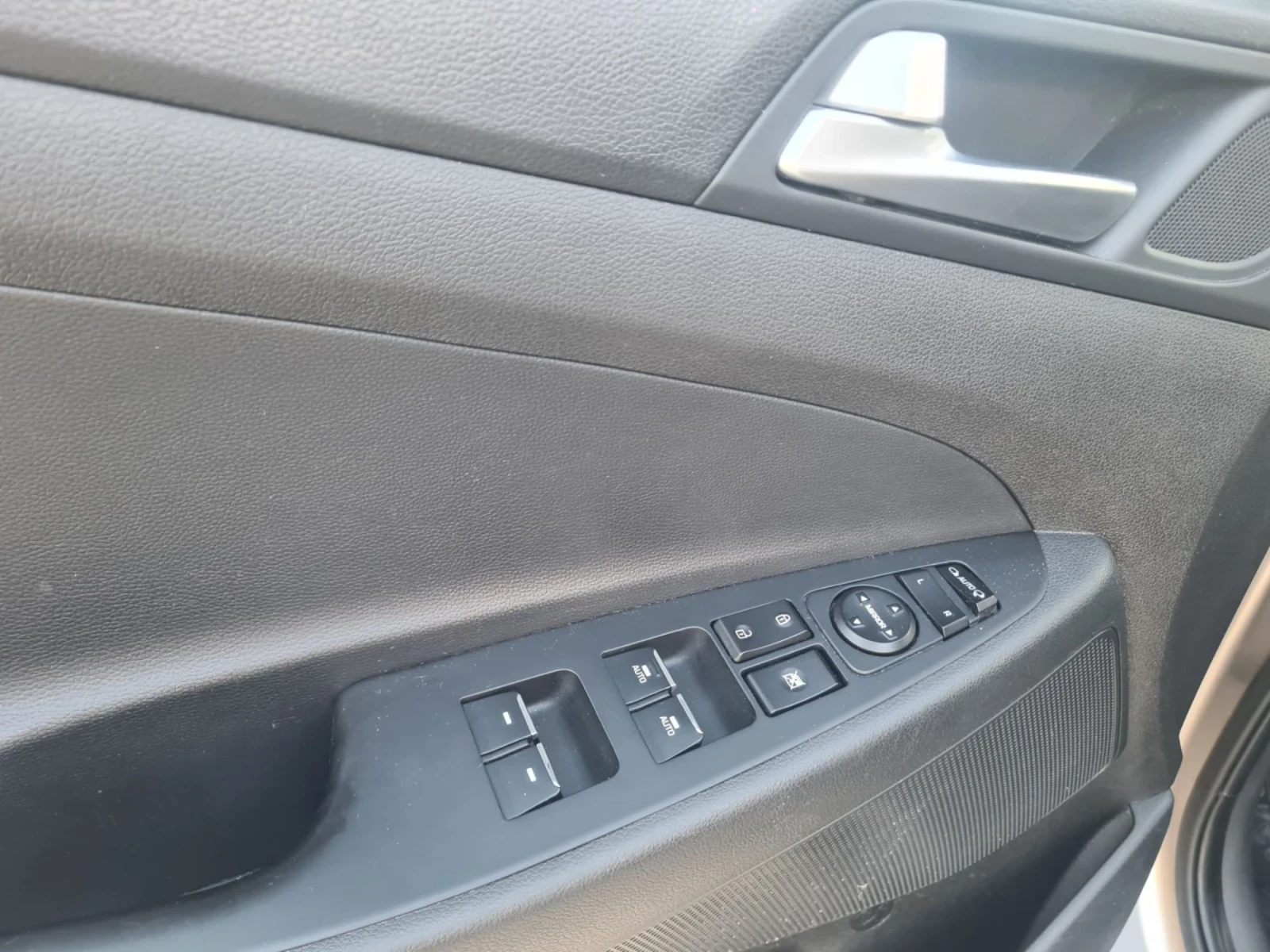 Hyundai Tucson 1.6 TGDI HTRAC 177k.c. 4x4 Бензин, снимка 15 - Автомобили и джипове - 54999143
