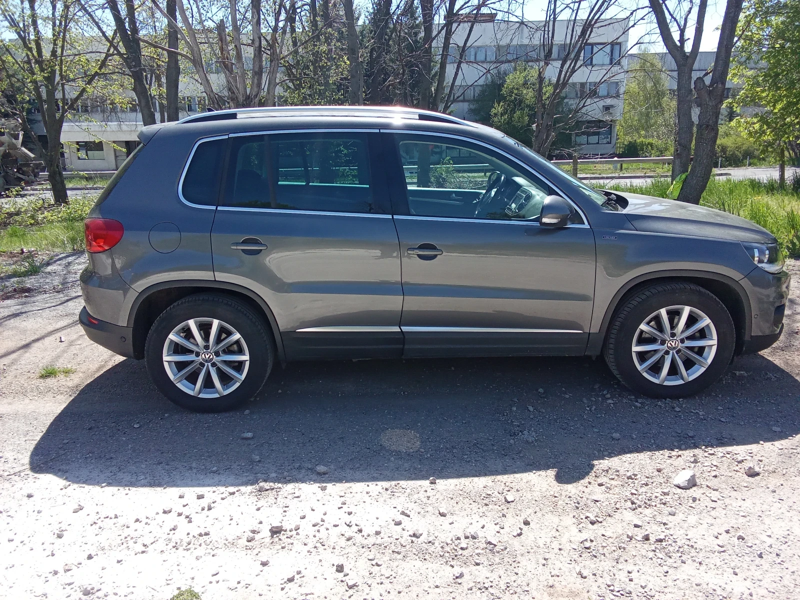 VW Tiguan 2.0TDI LOUNGE, снимка 2 - Автомобили и джипове - 55016250