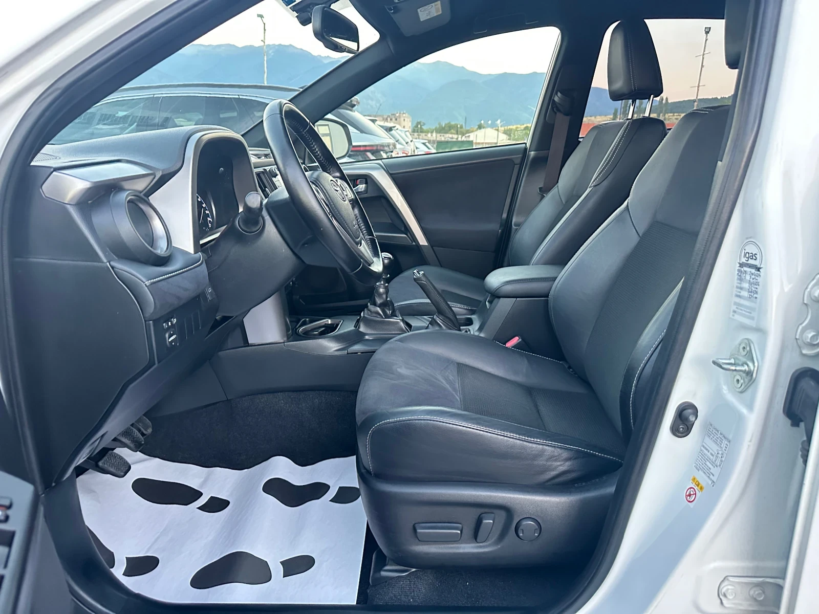 Toyota Rav4 2.0D-РЕАЛЕН ПРОБЕГ-КОЖА-ПОДГРЕВ-ЕЛ.БАГАЖНИК, снимка 8 - Автомобили и джипове - 55633939
