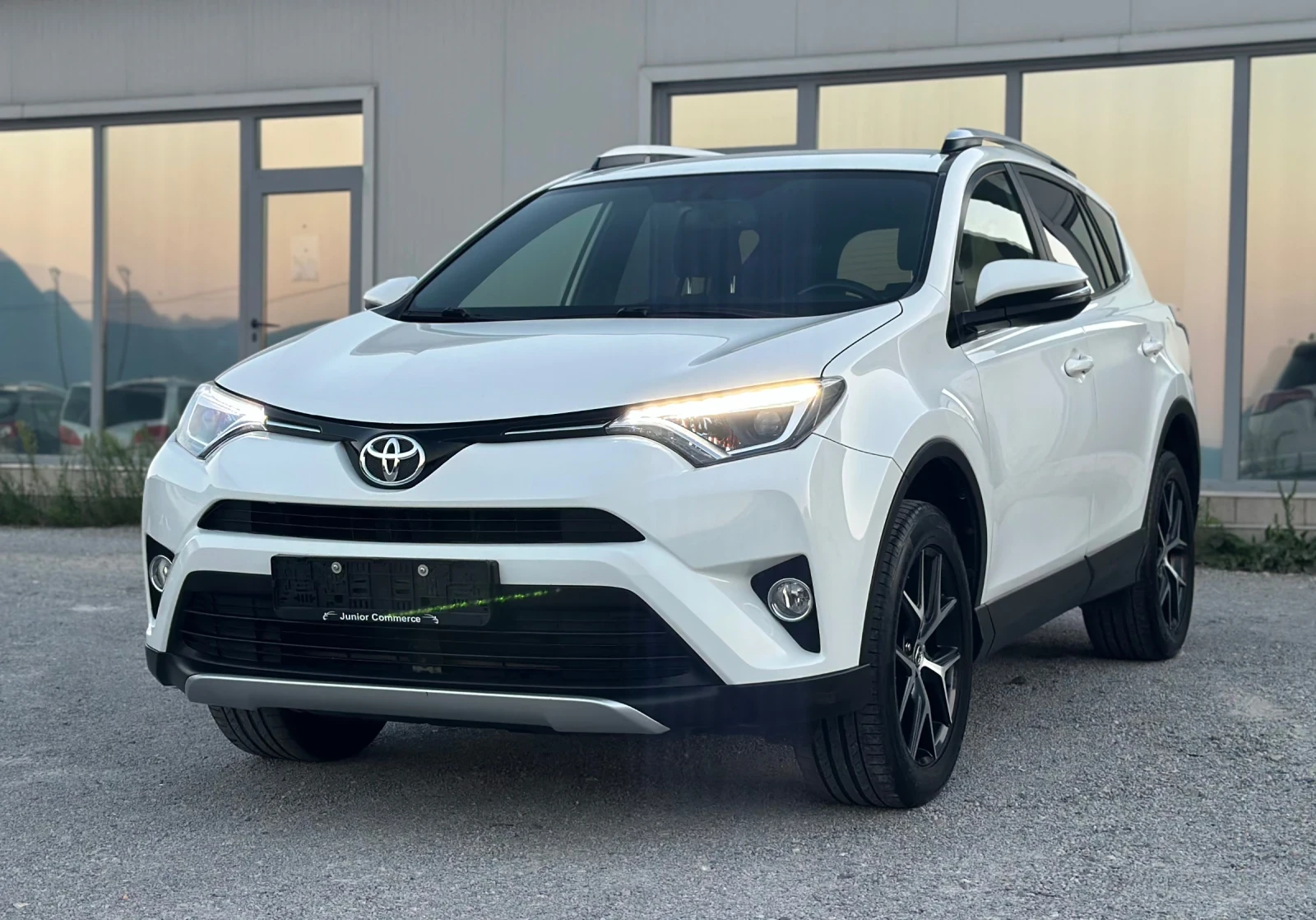 Toyota Rav4 2.0D-РЕАЛЕН ПРОБЕГ-КОЖА-ПОДГРЕВ-ЕЛ.БАГАЖНИК, снимка 2 - Автомобили и джипове - 55633939