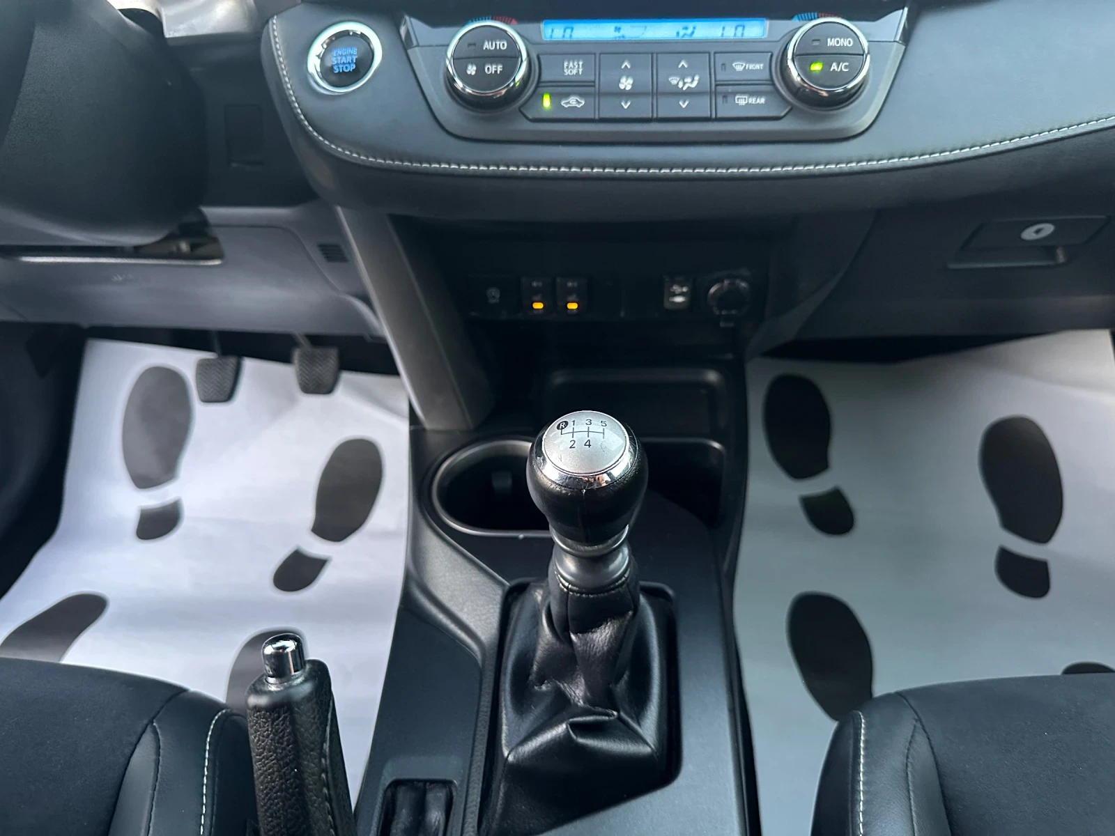 Toyota Rav4 2.0D-РЕАЛЕН ПРОБЕГ-КОЖА-ПОДГРЕВ-ЕЛ.БАГАЖНИК, снимка 11 - Автомобили и джипове - 55633939