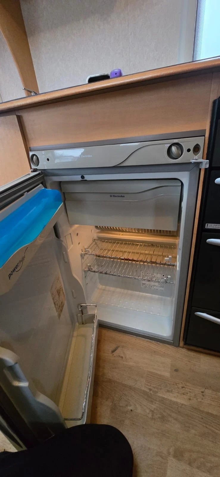 Каравана Tabbert BAILEY SENATOR-ФРЕНСКА СПАЛНЯ/ДУШ КАБИНА/ПЛАТ.МИТО, снимка 11 - Каравани и кемпери - 53568080