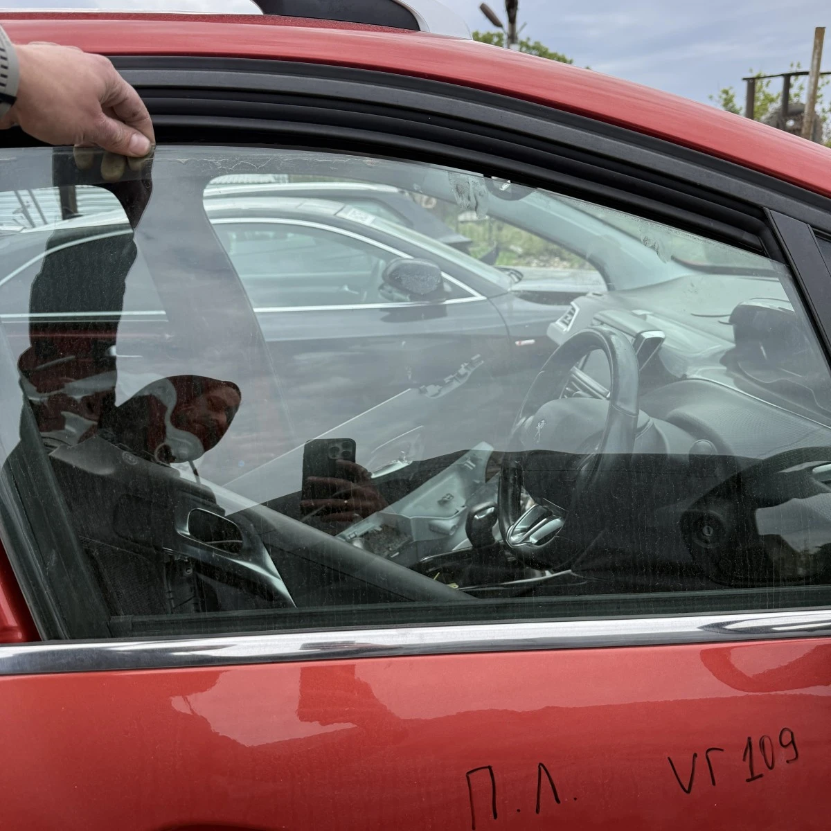 Преден ляв прозорец врата за Peugeot 2008