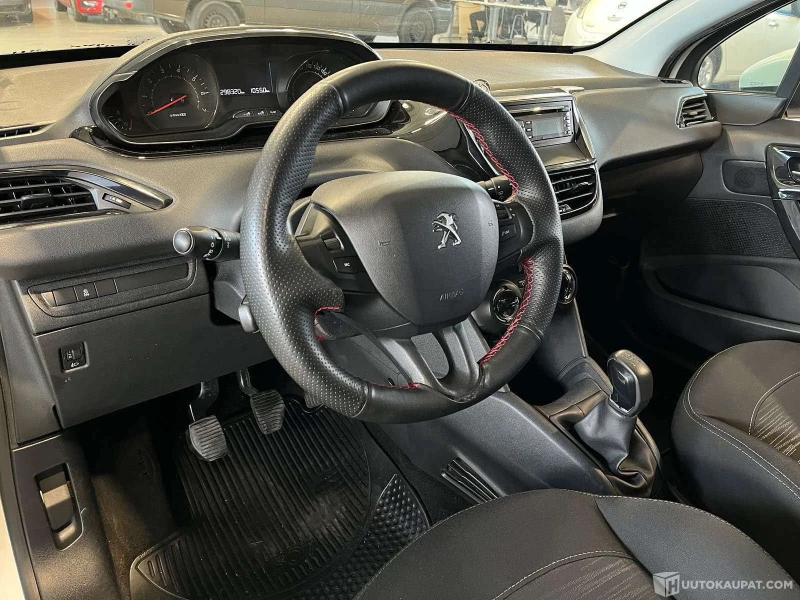 Peugeot 208 1.2i VTi, снимка 9 - Автомобили и джипове - 49280632