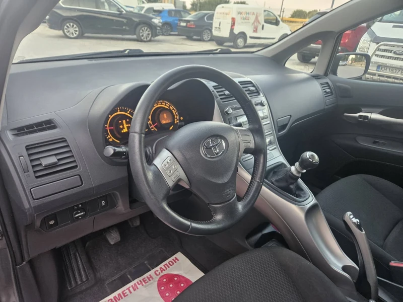 Toyota Auris 2.2D, снимка 11 - Автомобили и джипове - 51303039