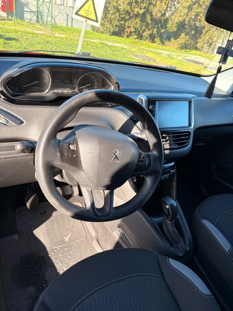 Peugeot 208, снимка 8 - Автомобили и джипове - 52751430