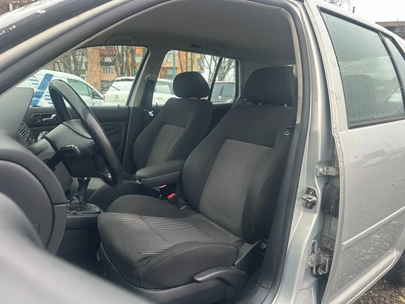 VW Golf 1.6I 102kc , снимка 9 - Автомобили и джипове - 53428803