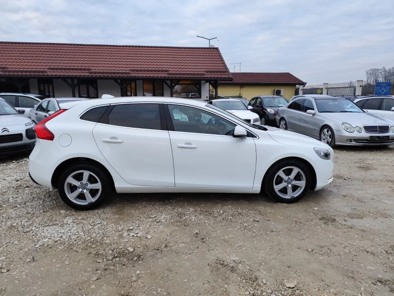 Volvo V40 1.6 дизел Автомат Италия, снимка 4 - Автомобили и джипове - 53475665