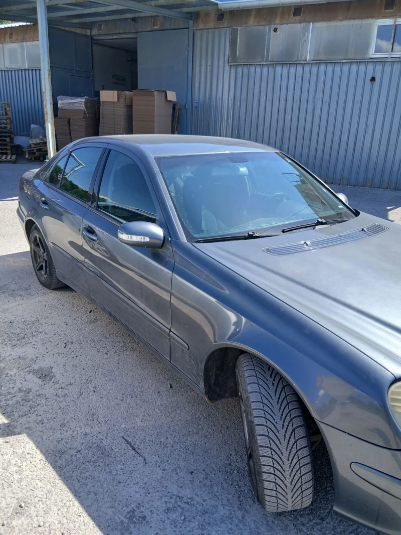 Mercedes-Benz E 220, снимка 4 - Автомобили и джипове - 53581409