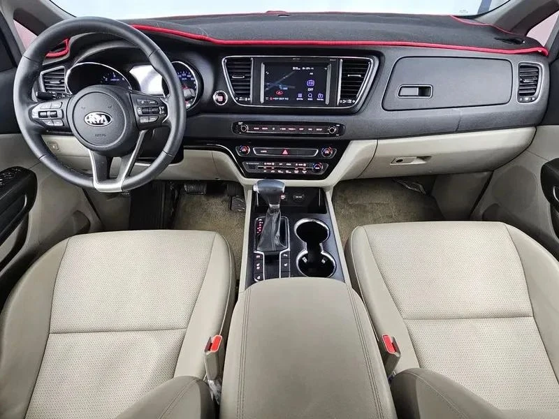 Kia Carnival, снимка 7 - Автомобили и джипове - 56727418