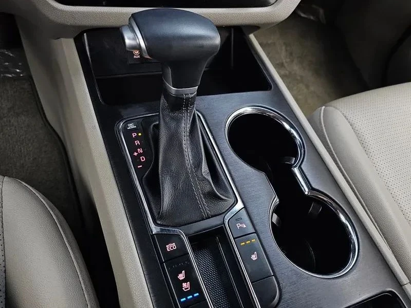 Kia Carnival, снимка 9 - Автомобили и джипове - 56727418
