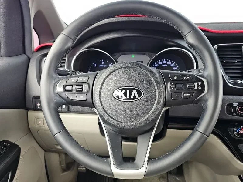 Kia Carnival, снимка 13 - Автомобили и джипове - 56727418