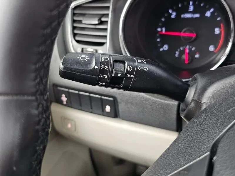 Kia Carnival, снимка 14 - Автомобили и джипове - 56727418