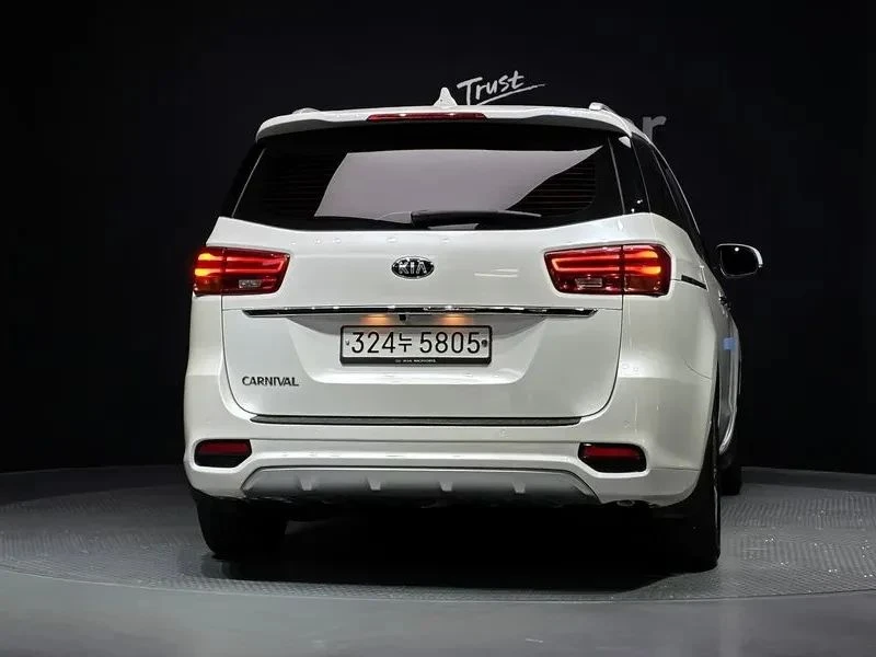 Kia Carnival, снимка 4 - Автомобили и джипове - 56727418