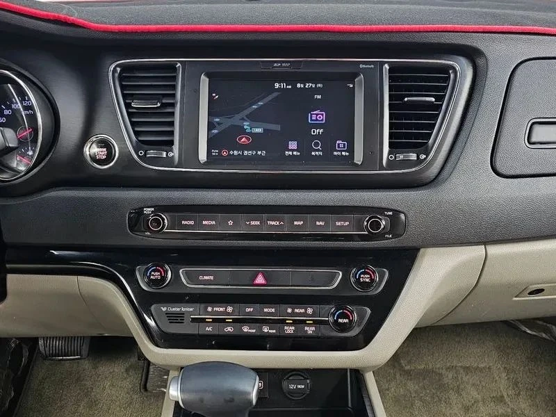 Kia Carnival, снимка 16 - Автомобили и джипове - 56727418