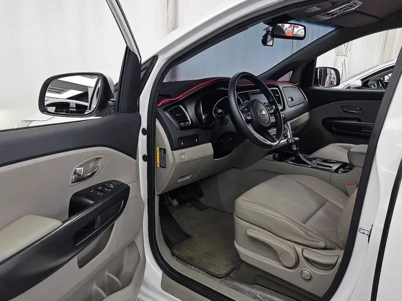 Kia Carnival, снимка 10 - Автомобили и джипове - 56727418