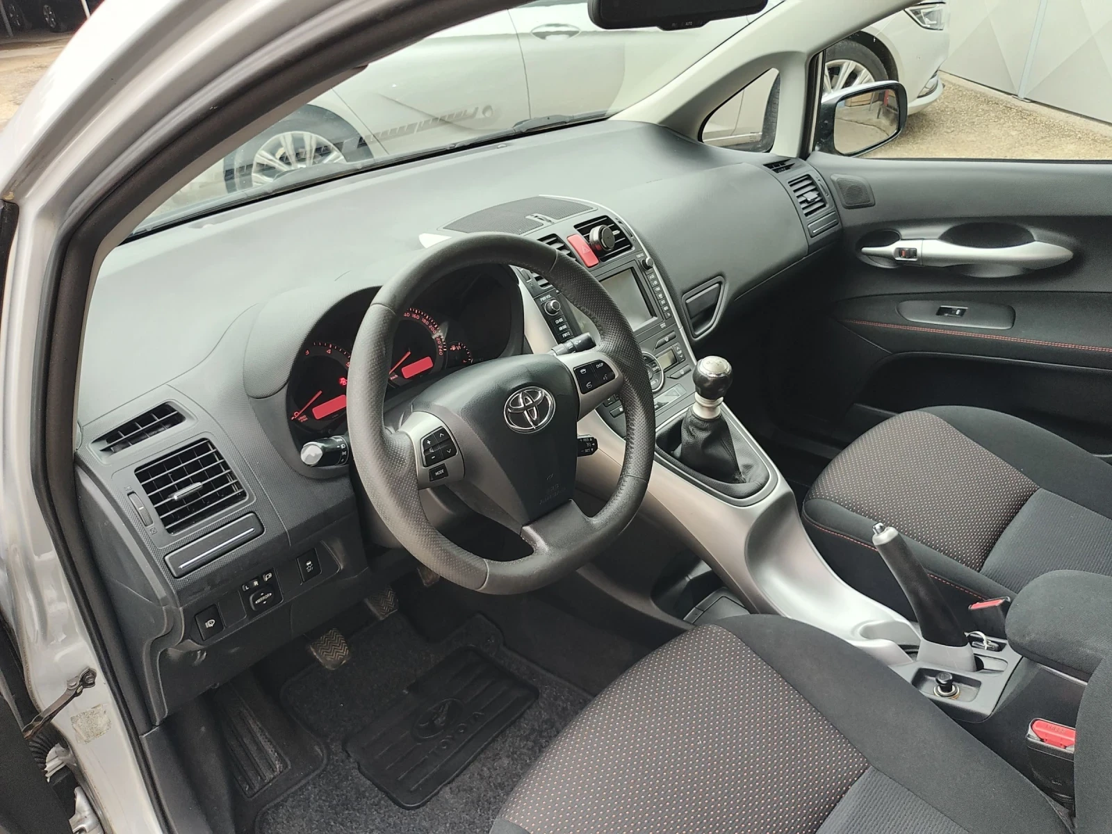 Toyota Auris 2.2D4d face-lift/NAVI/TOP - изображение 8