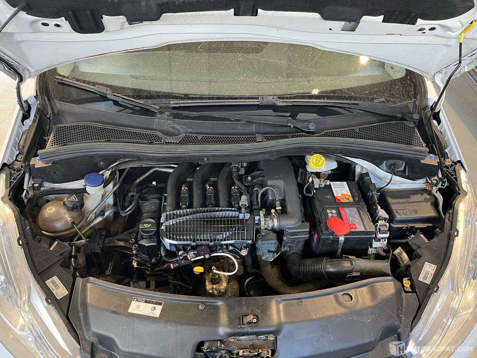 Peugeot 208 1.2i VTi, снимка 11 - Автомобили и джипове - 49660192