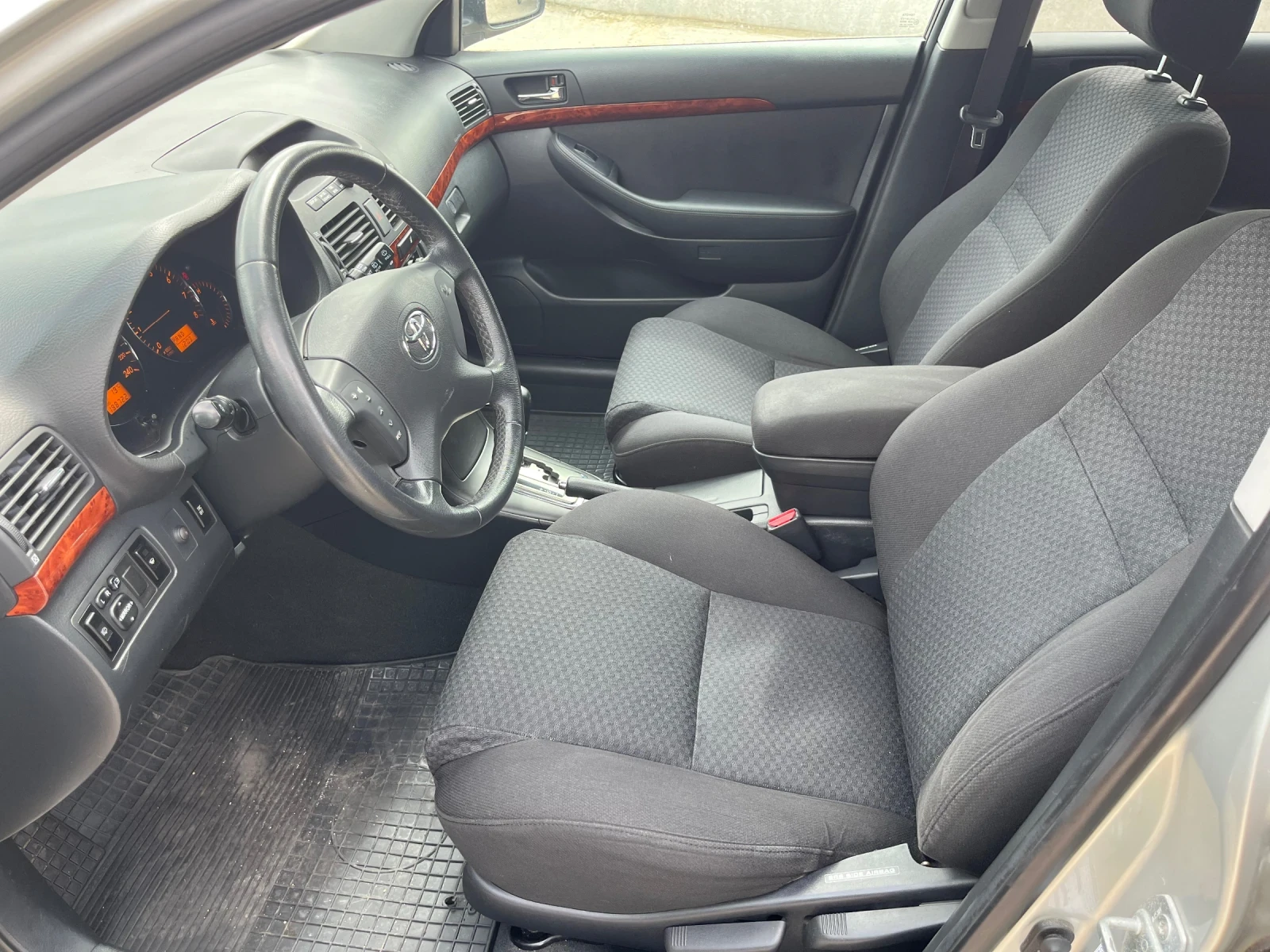 Toyota Avensis 2.4i - изображение 7
