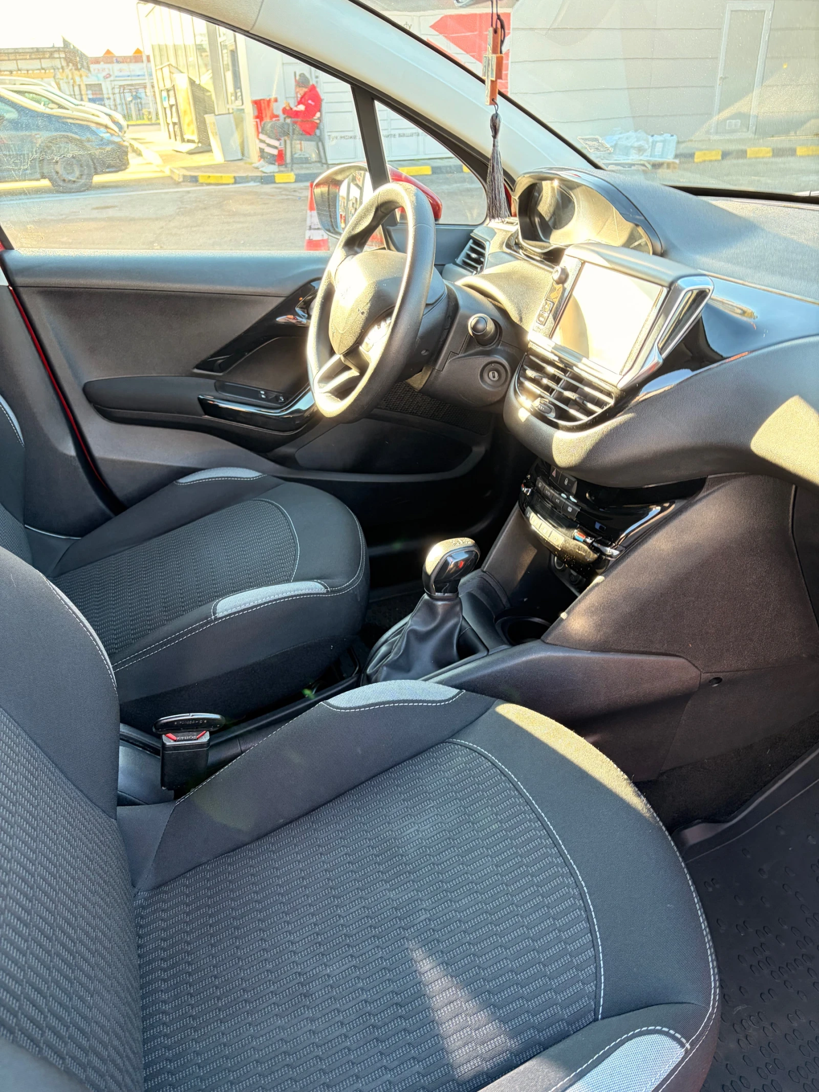 Peugeot 208  - изображение 5