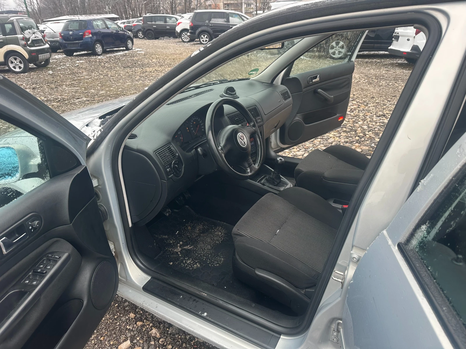 VW Golf 1.6I 102kc  - изображение 10