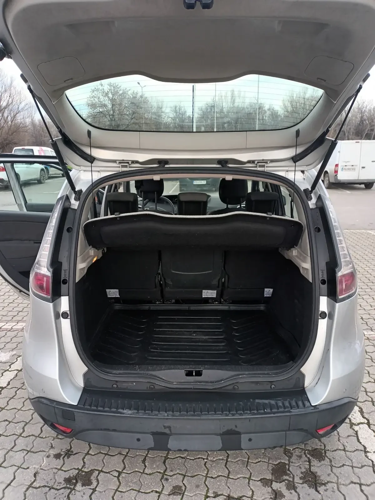 Renault Scenic, снимка 4 - Автомобили и джипове - 53563135