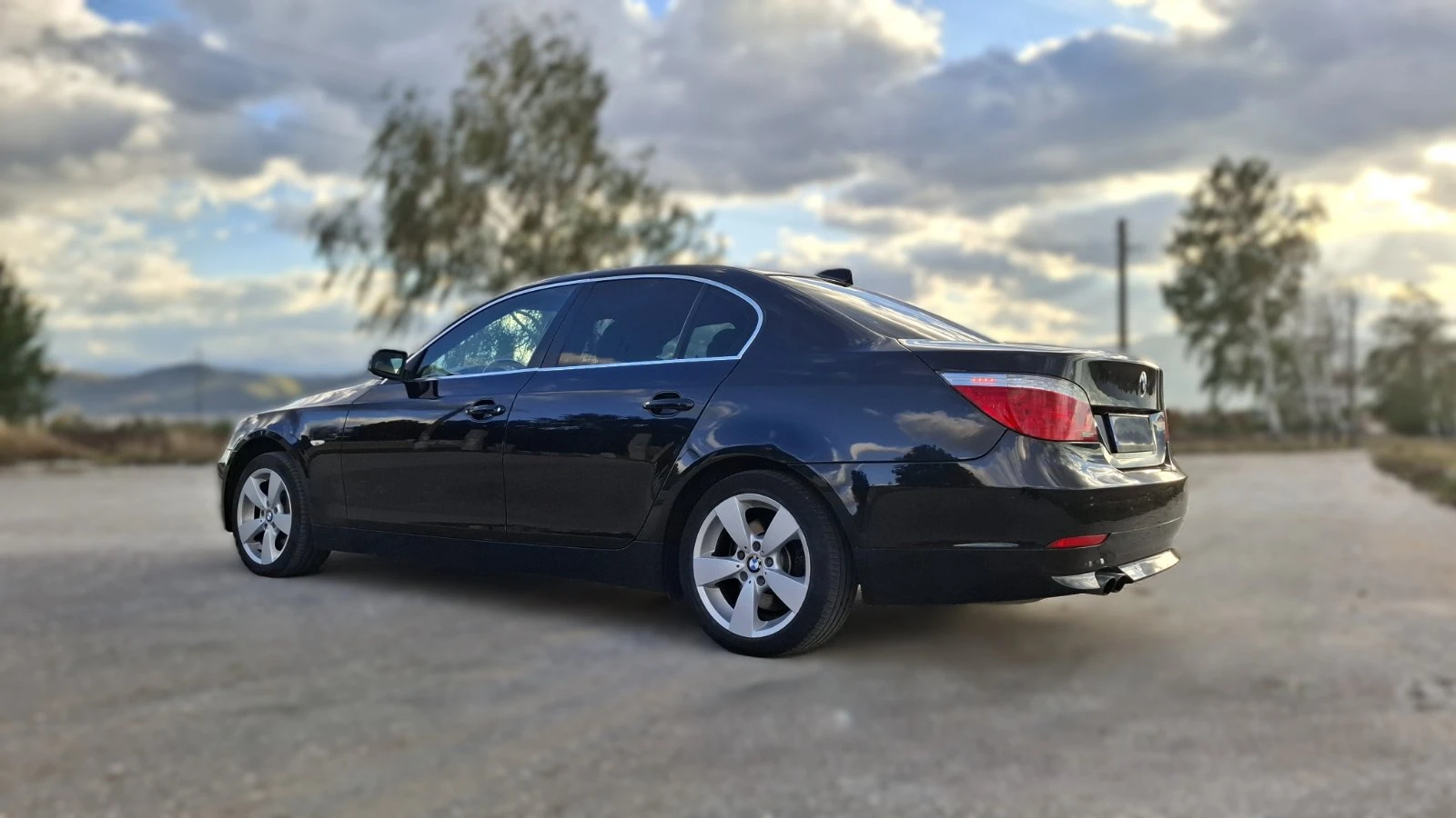 BMW 525 xi, снимка 6 - Автомобили и джипове - 54071593