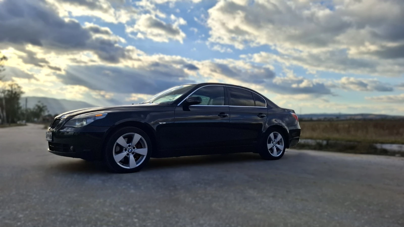 BMW 525 xi, снимка 5 - Автомобили и джипове - 54071593