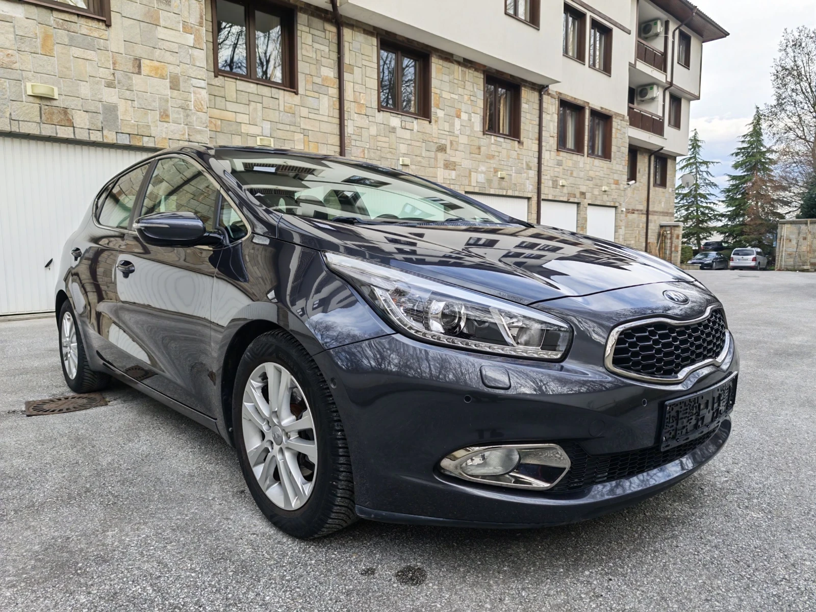 Kia Ceed 1.6 GDI 135 к.с premium , снимка 3 - Автомобили и джипове - 54128772