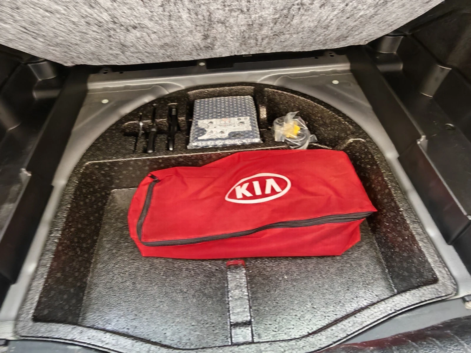 Kia Ceed 1.6 GDI 135 к.с premium , снимка 16 - Автомобили и джипове - 54128772