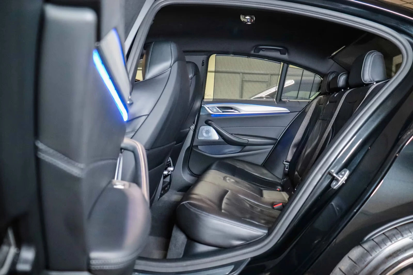 BMW M5 xDRIVE/600HP/CARBON/B&W/360/HUD/LASER/307z, снимка 9 - Автомобили и джипове - 54227936