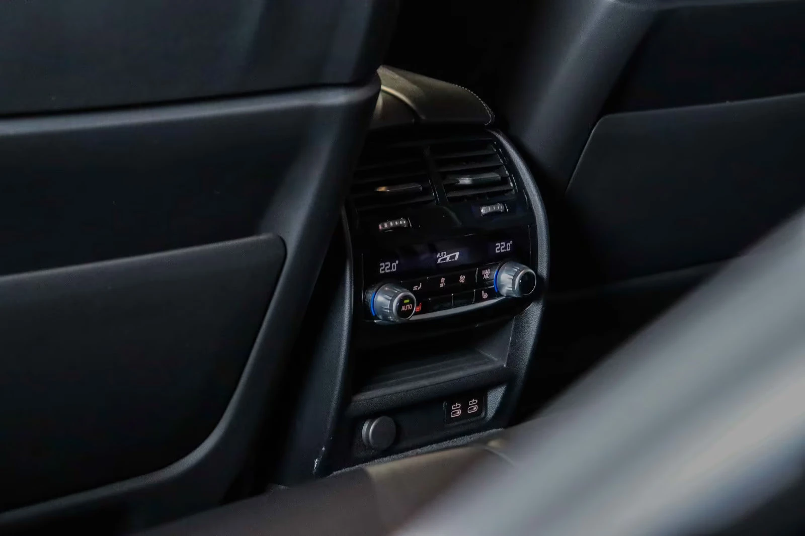 BMW M5 xDRIVE/600HP/CARBON/B&W/360/HUD/LASER/307z, снимка 16 - Автомобили и джипове - 54227936